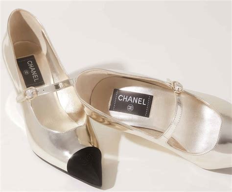 scarpe chanel color oro|chanel shoes.